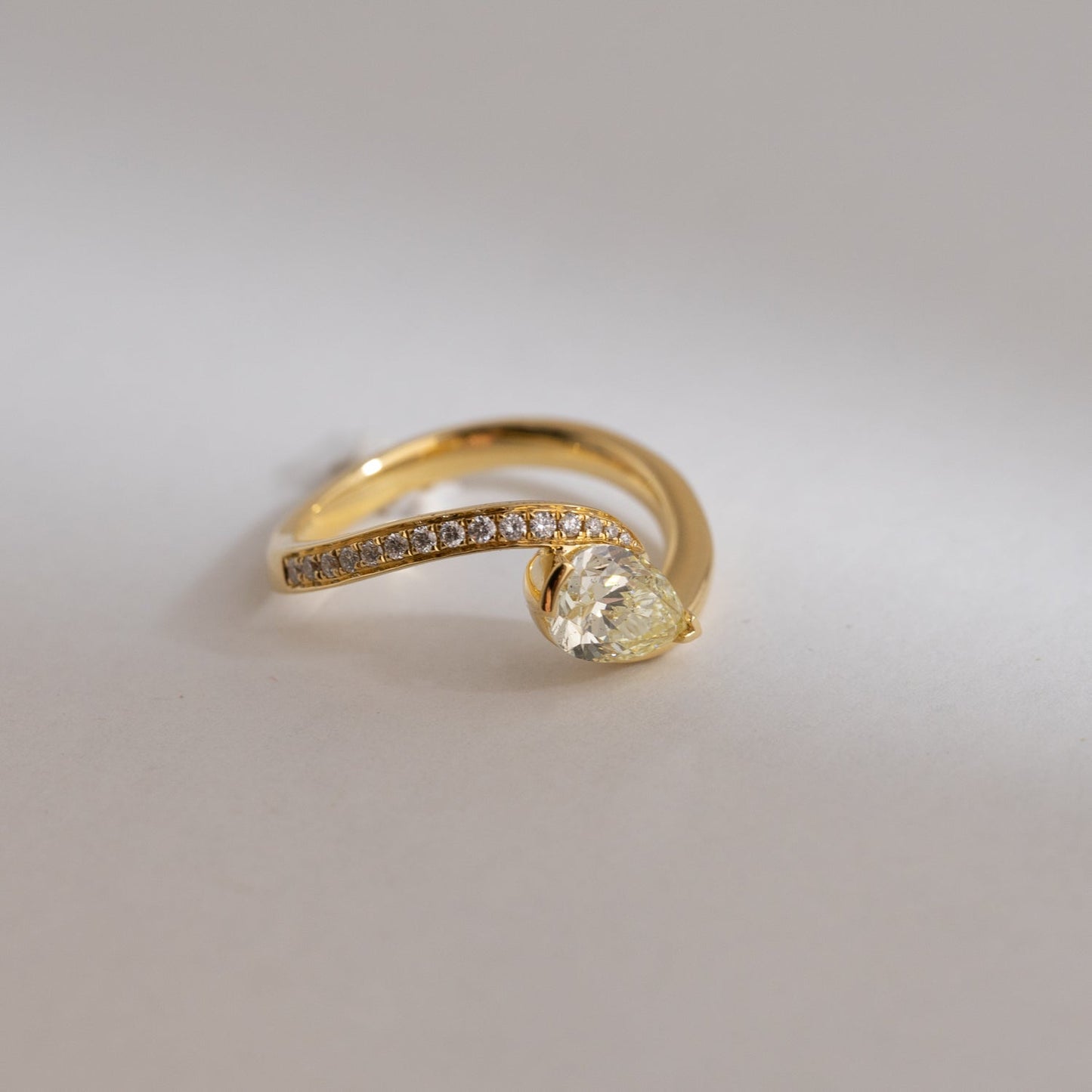 Pear Diamond Wavy Ring