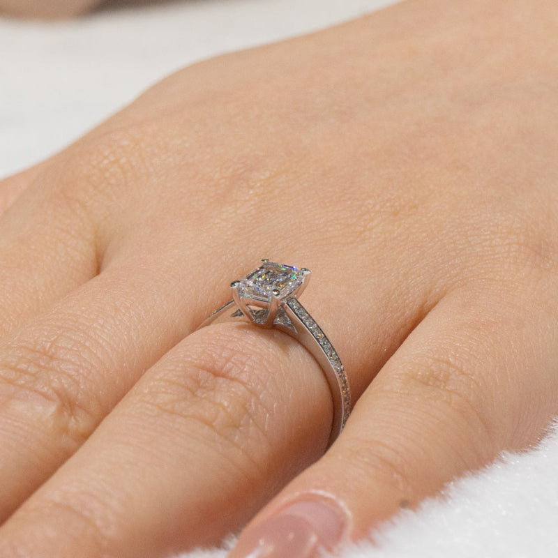 Lab Grown Diamond | 1ct Emerald Cut Diamond with Pave Band