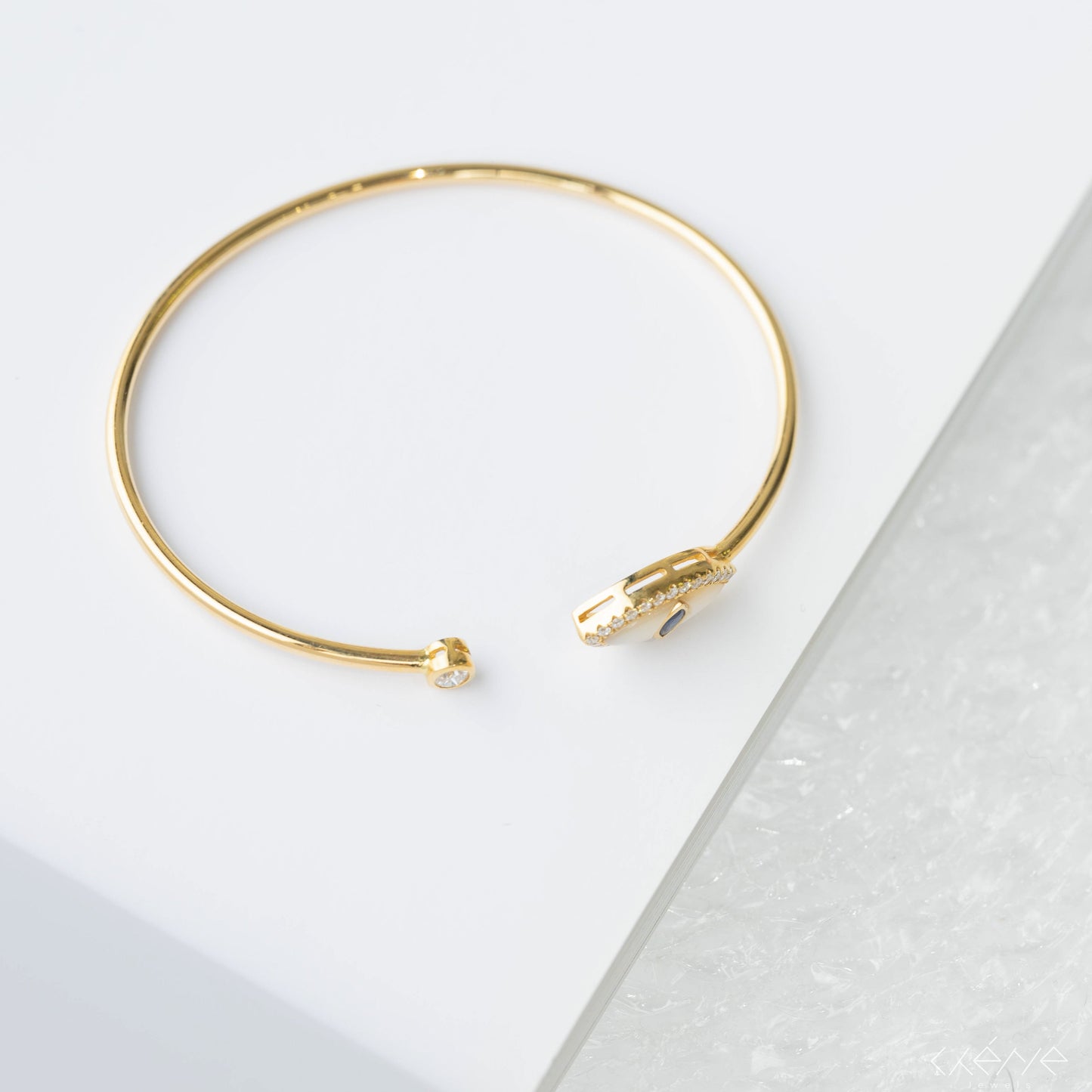 Cat Eye Mother-of-Pearl Sapphire Bangle