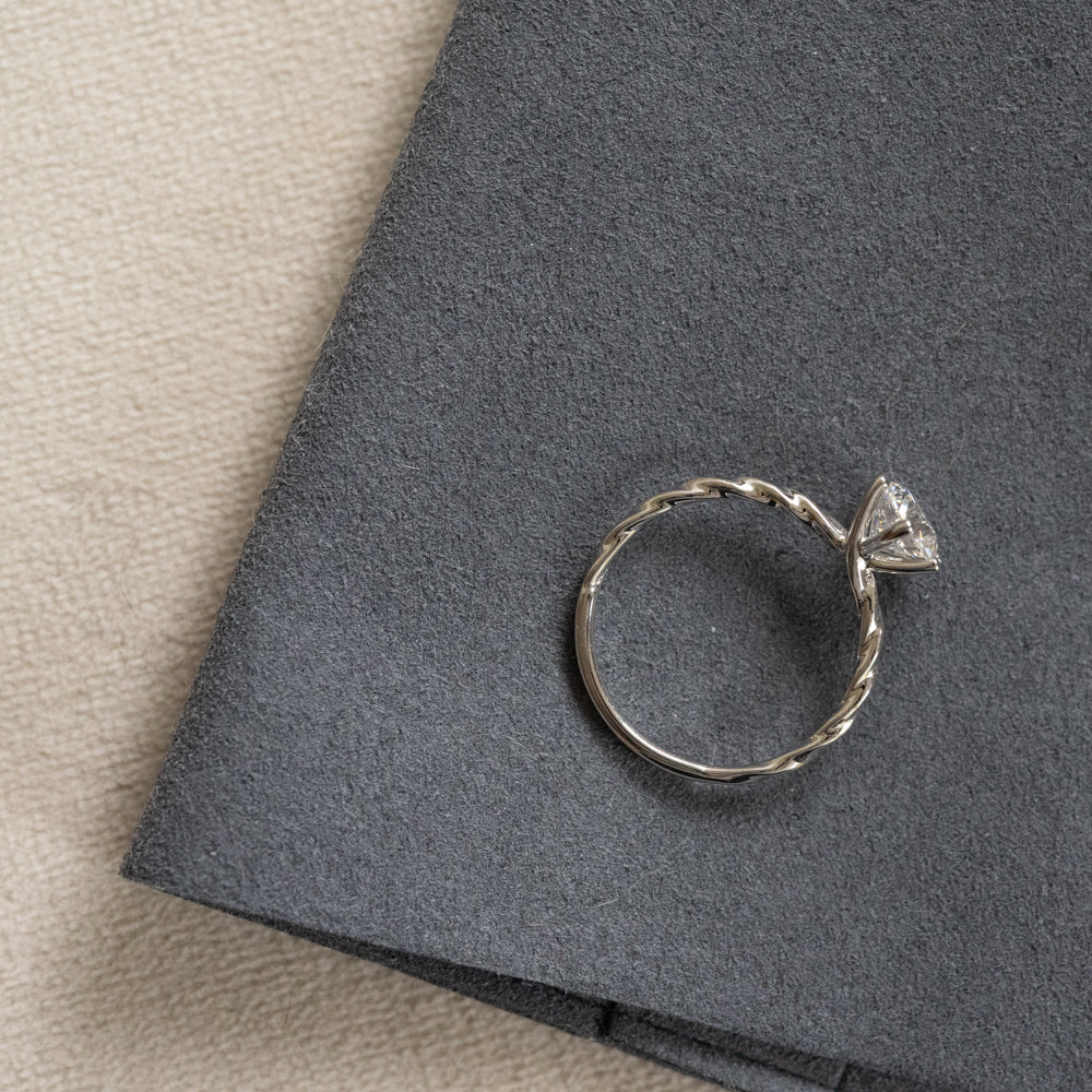 Lab Grown Diamond |  1ct Round Diamond Ring Twisted Band