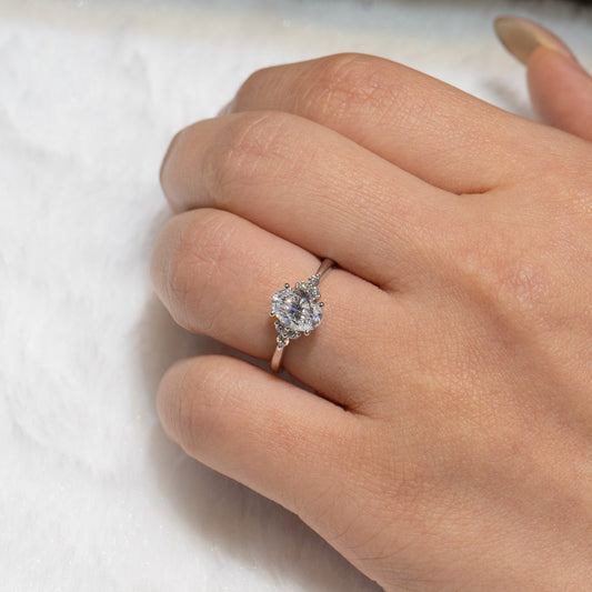 Lab Grown Diamond |  1ct Oval Shape Diamond with Trio Side Diamond Band