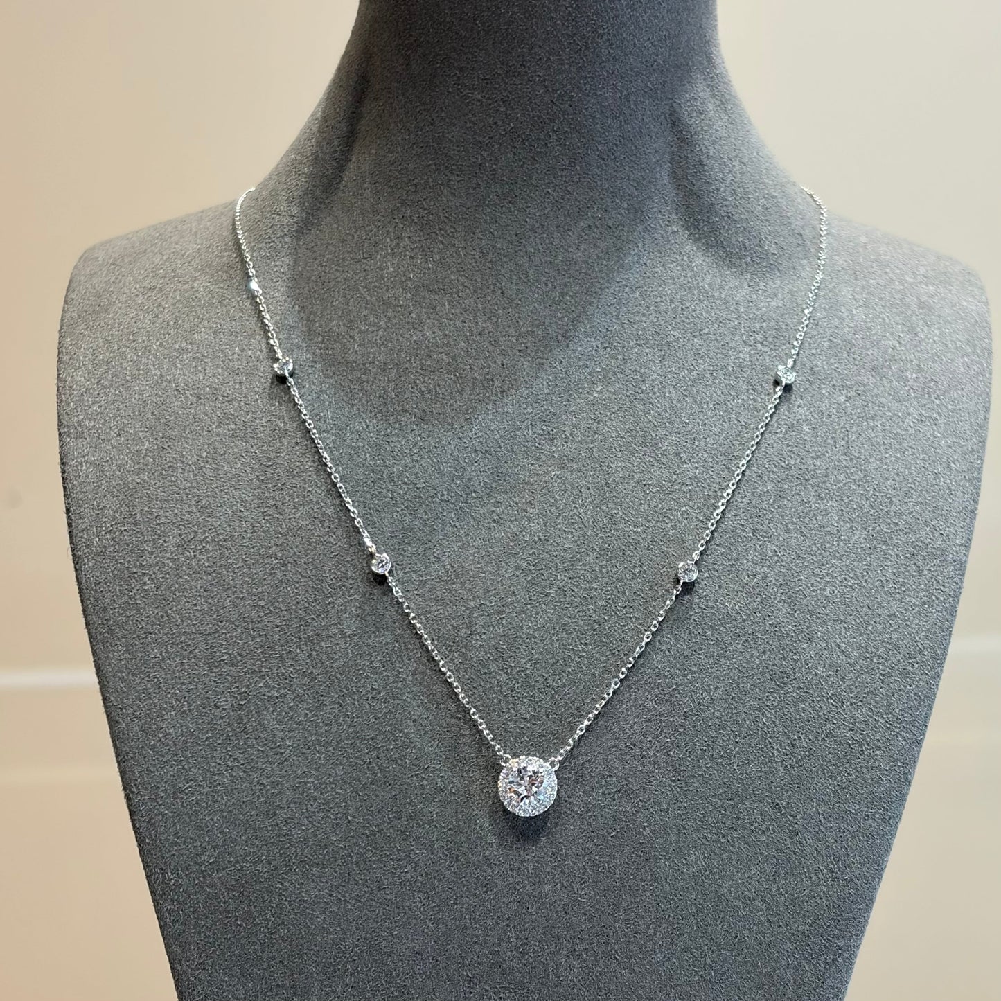 Lab Grown Diamond |  Round Shape Halo Necklace