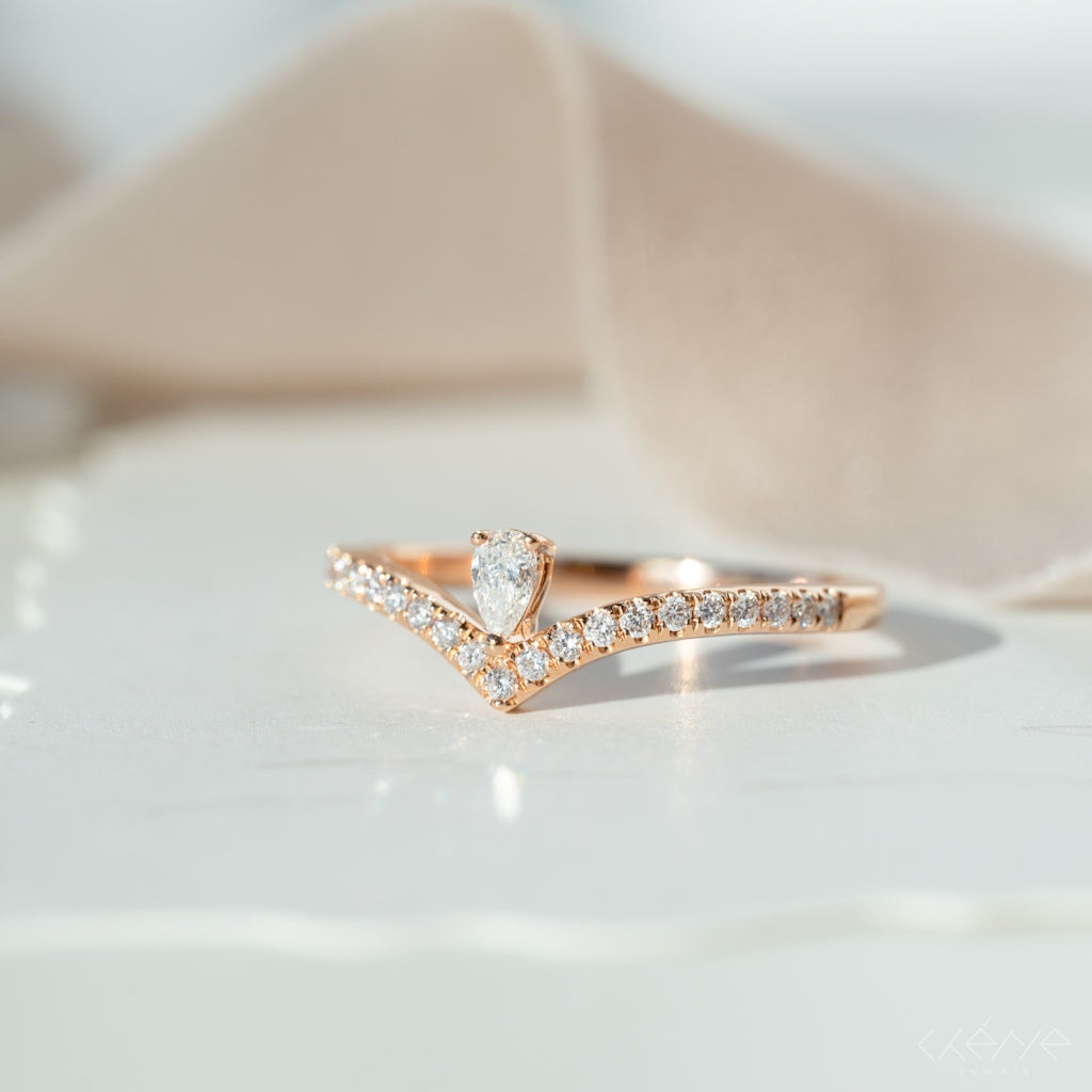 Nora Curved Ring with Pear Shape Diamond